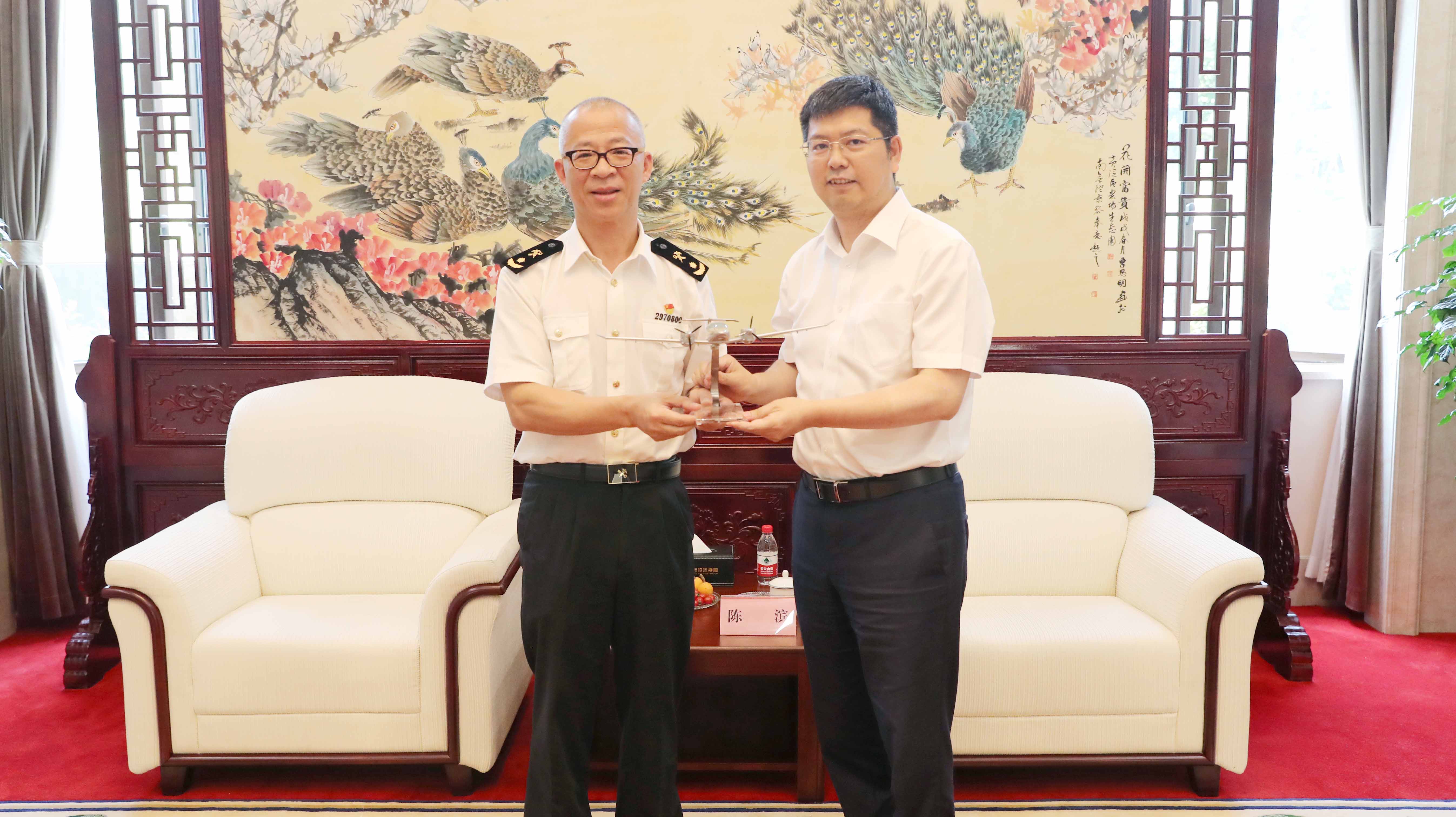 萬(wàn)豐奧威董事長(cháng)陳濱會(huì )見(jiàn)紹興海關(guān)關(guān)長(cháng)梁升